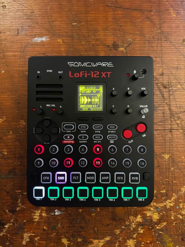 Sonicware LoFi-12 XT Bundle: Portable Sampling Powerhouse!