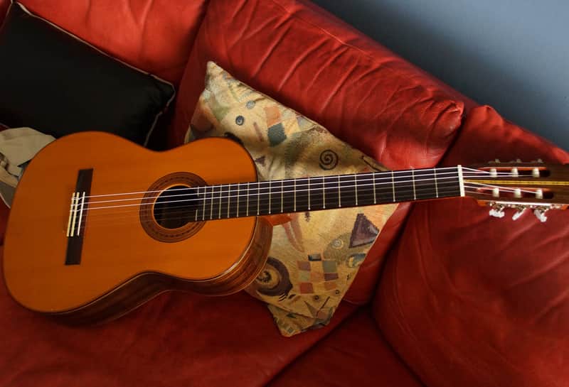 CLASSICAL GUITAR STEAL! S Yairi clase 9002 $1100