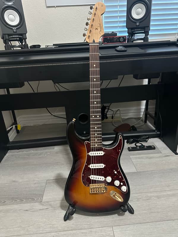 Fender Deluxe Stratocaster (2005-2016) - $699 (Used)