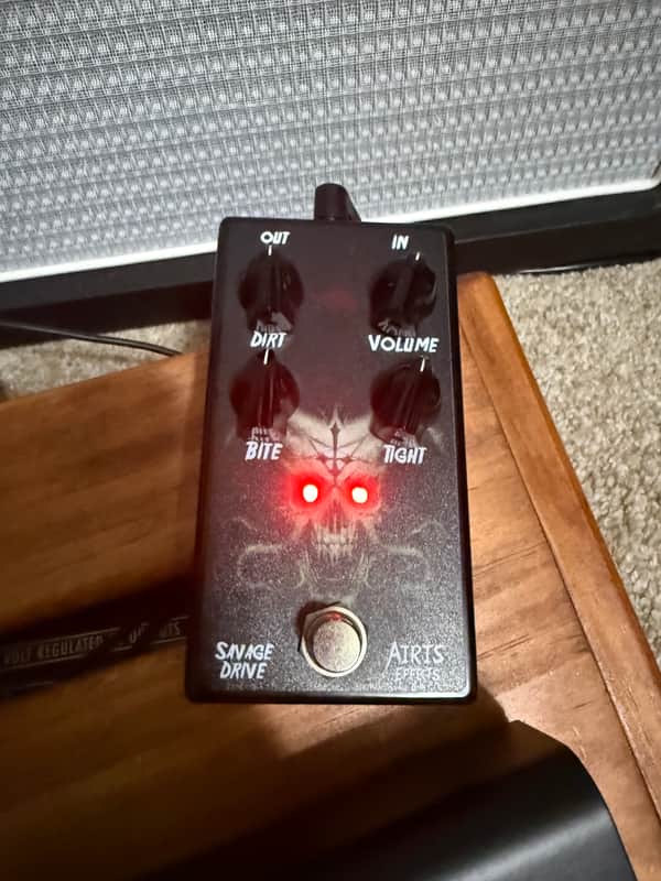 Save $0 on the Airis Effects Savage Drive V3 - Black!