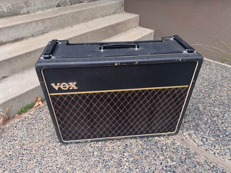 Vintage Vox AC30/6 Combo Cabinet: Rare Savings!