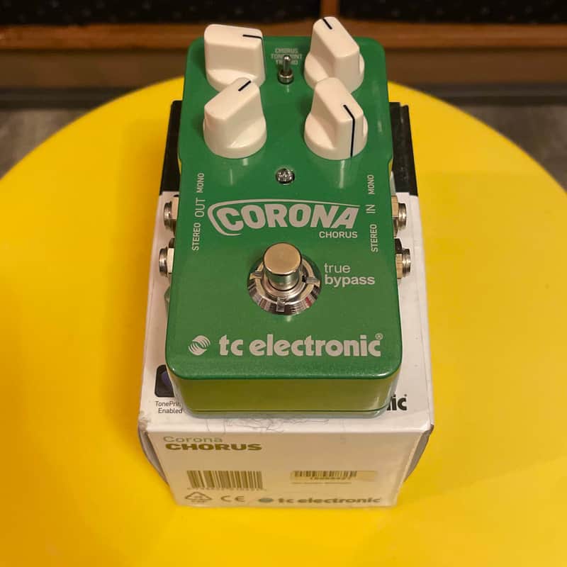 TC Electronic Corona Chorus: Save $0! Classic Green Edition